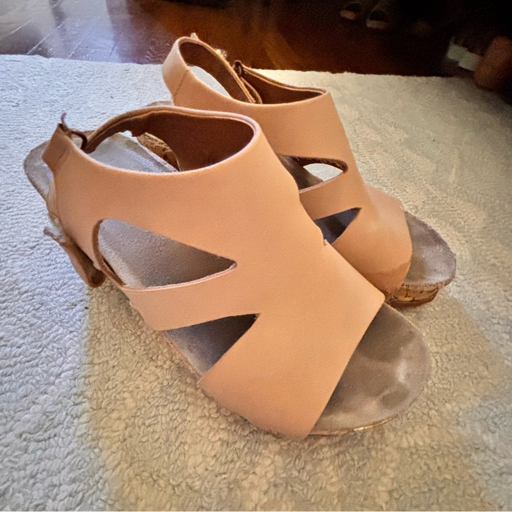 Antelope women’s 36 light tan leather studded wedges teacher comfort